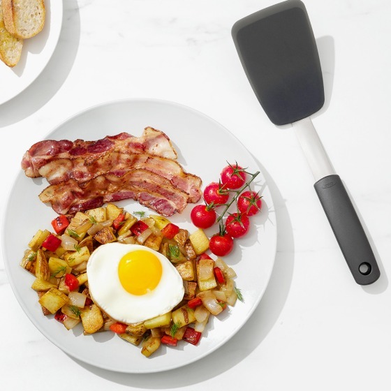 편리하고 유연한 실리콘 뒤집개, 그레이 컬러로 깔끔하게 요리하세요!