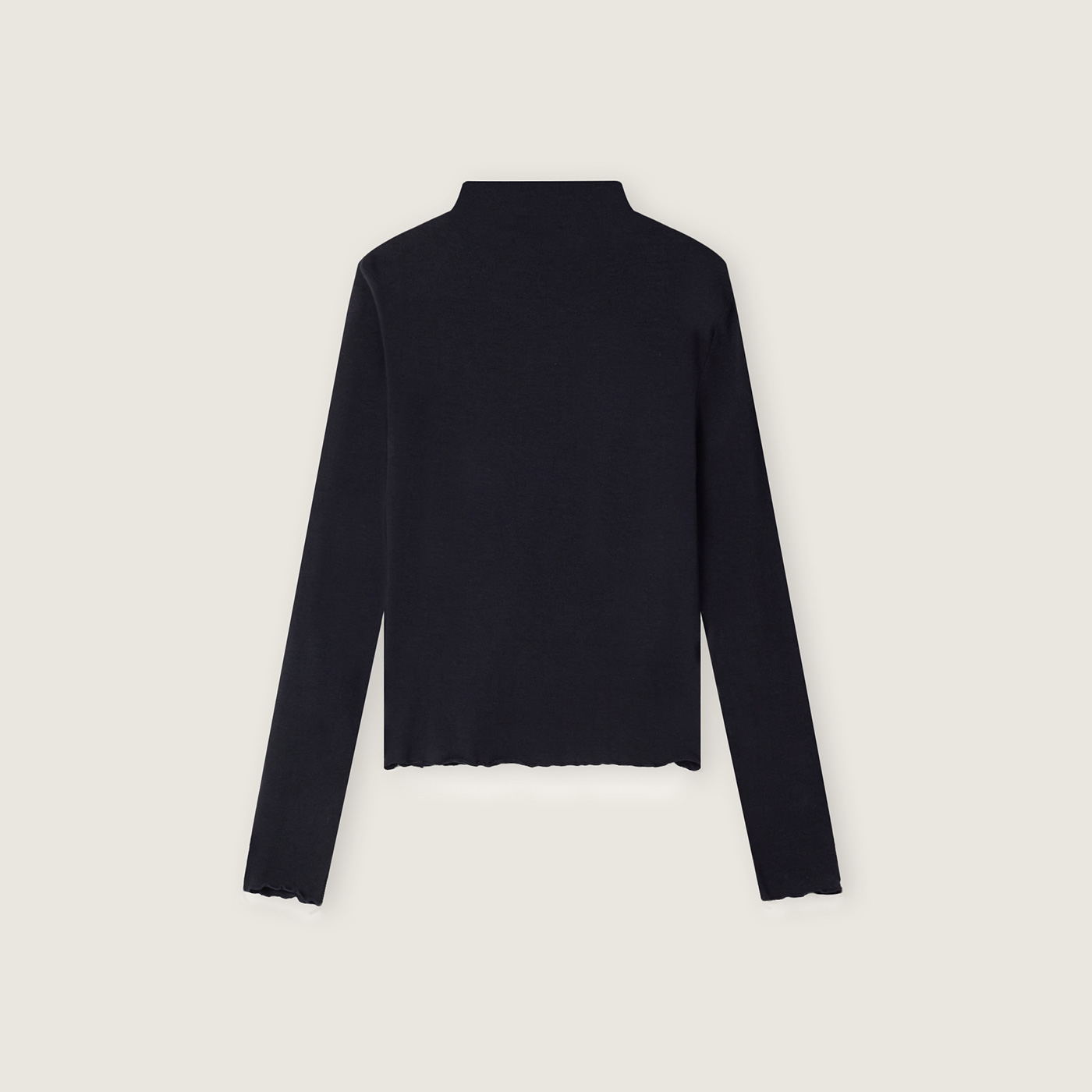 편하게 입기 좋은 텐셀 하이넥 티셔츠, 로엠에서 만나보세요!