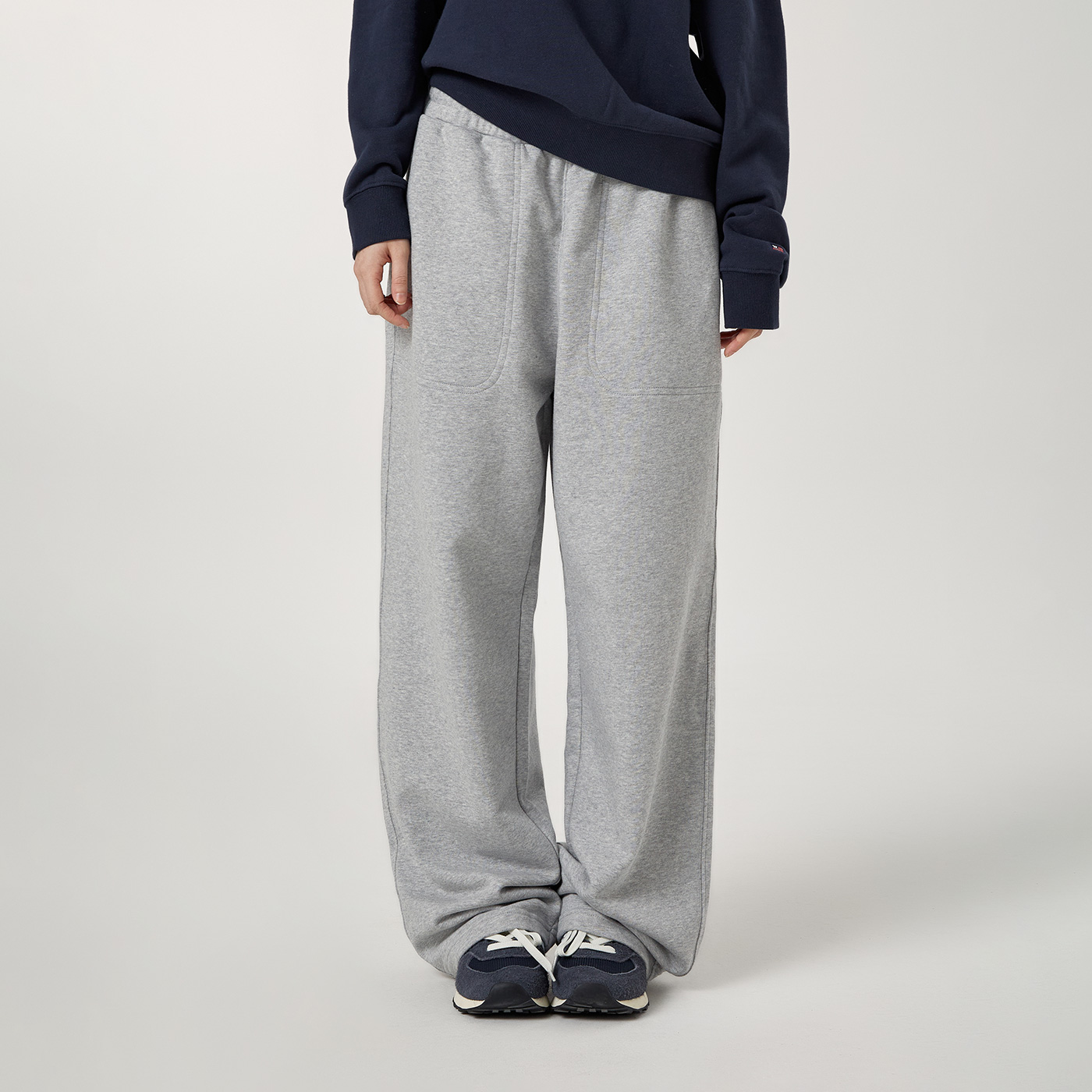 편하게 입기 좋은 스티브 와이드 팬츠, 어떤 매력일까?