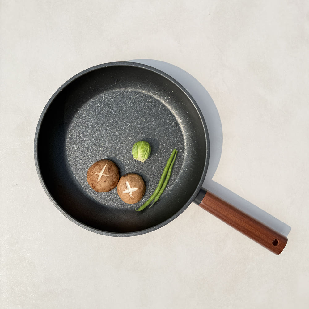 가정에서 쉽게 사용하는 인덕션용 티타늄 코팅 프라이팬 추천