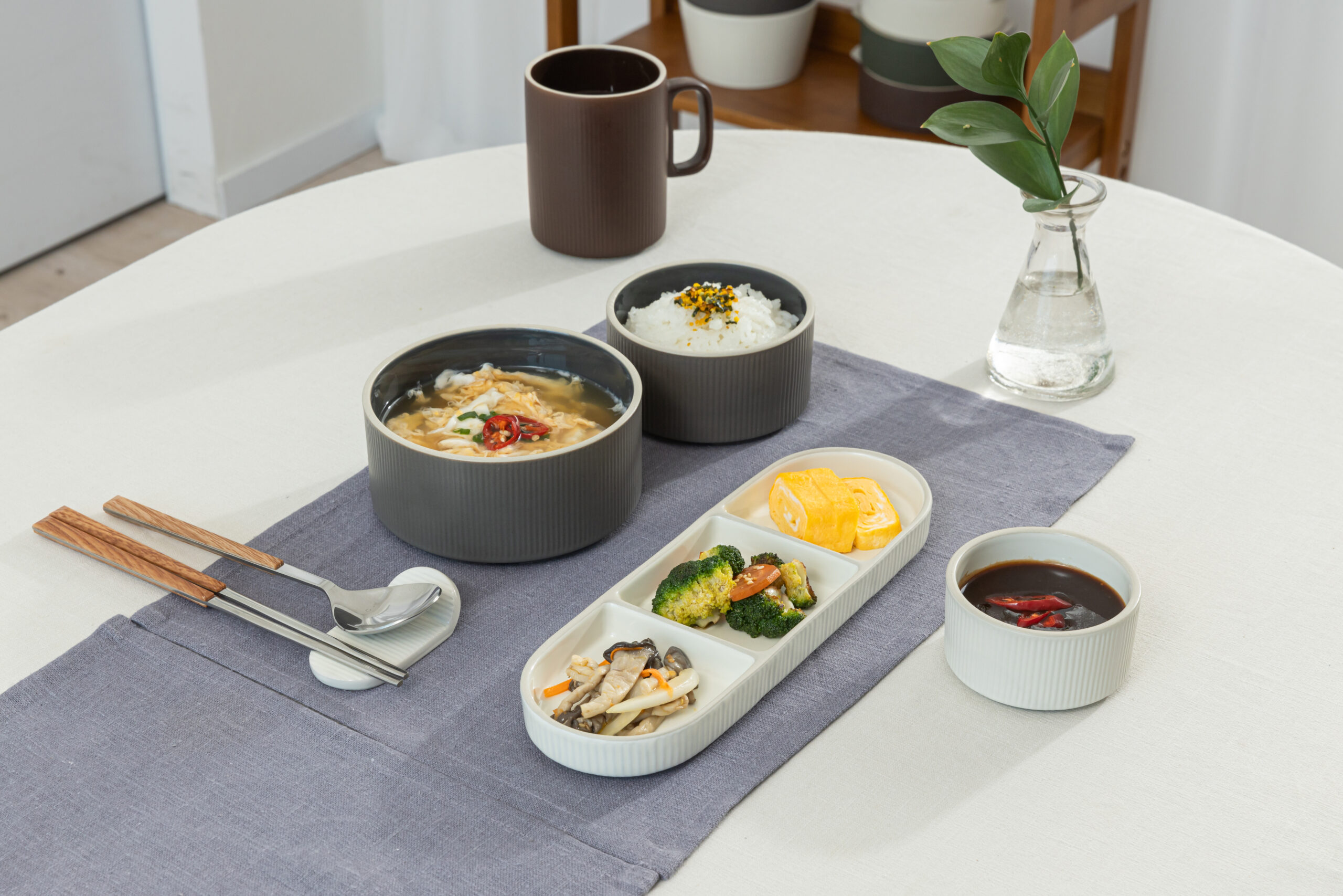 가정에서 활용하기 좋은 국산 직사각 나눔접시, 1+1 혜택으로 득템하세요!