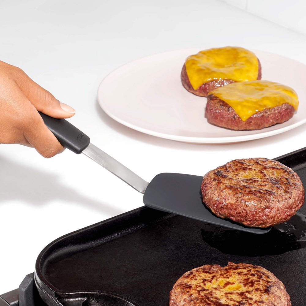 편리하고 유연한 실리콘 뒤집개, 그레이 컬러로 깔끔하게 요리하세요!