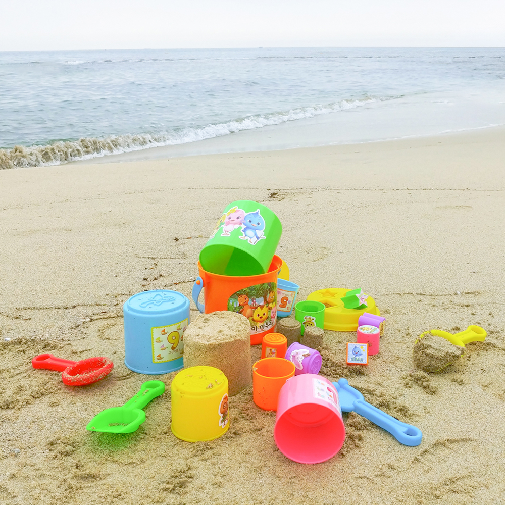 엄마까투리 컵 쌓기 놀이 세트, 보관통과 다양한 도형 포함으로 즐거운 시간 보내기