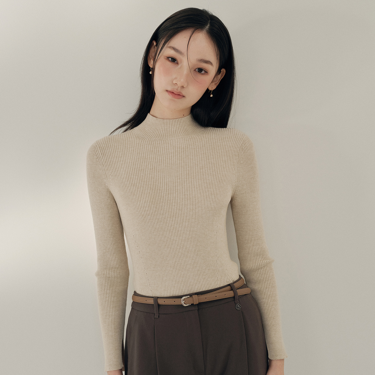 편안하게 입기 좋은 반넥 골지 스웨터, 한번 살펴보세요!