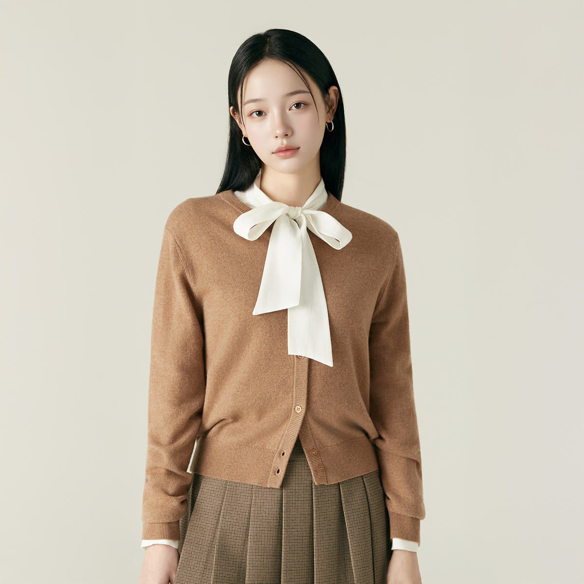 편하게 입기 좋은 로엠 캐시미어 가디건, 지금 바로 만나보세요!