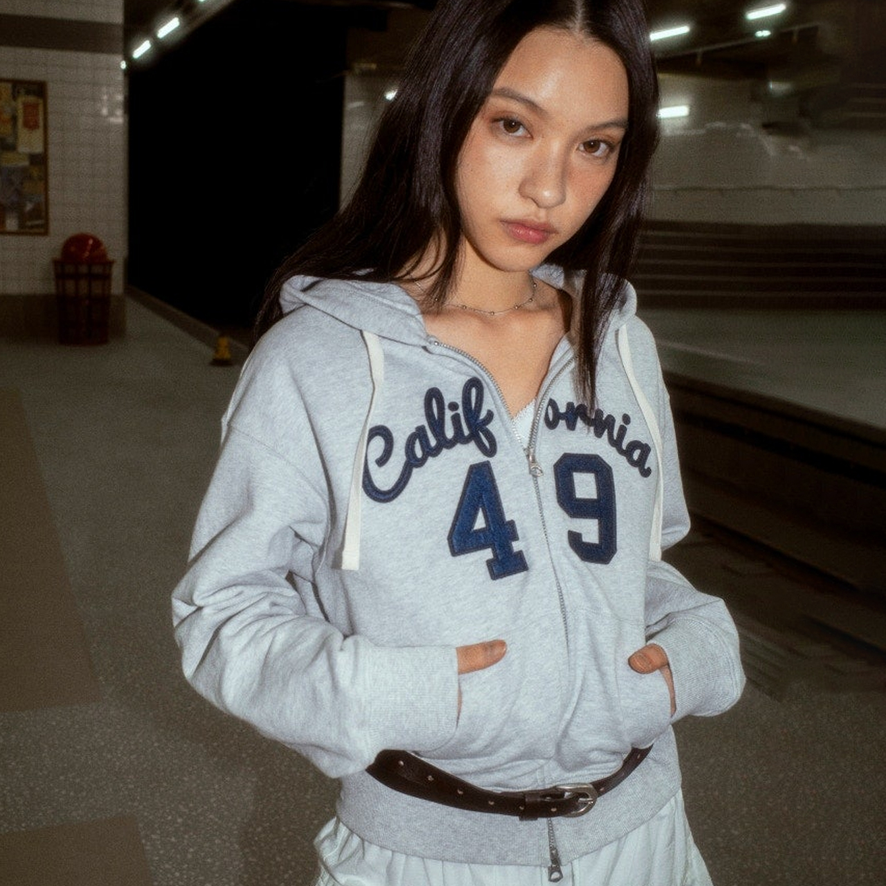 [후아유] 패치 크롭 후드집업(여성) / WHMZG1111F