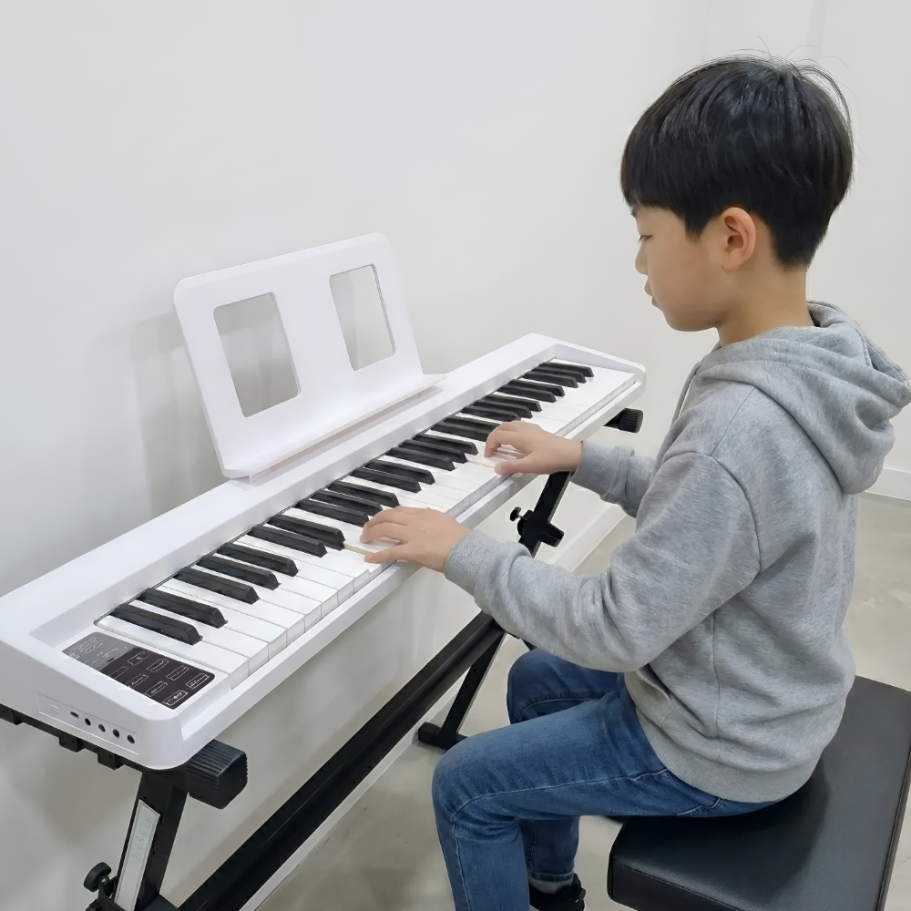 어린이들이 좋아하는 접이식 디지털 피아노, 쉽게 즐기기 좋아요!