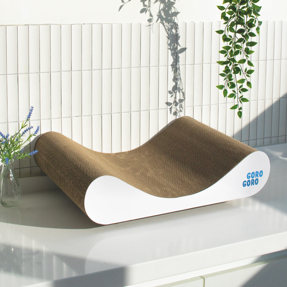 집에서 편하게 즐기는 고양이 소파 겸 스크래처, 대형 침대 추천