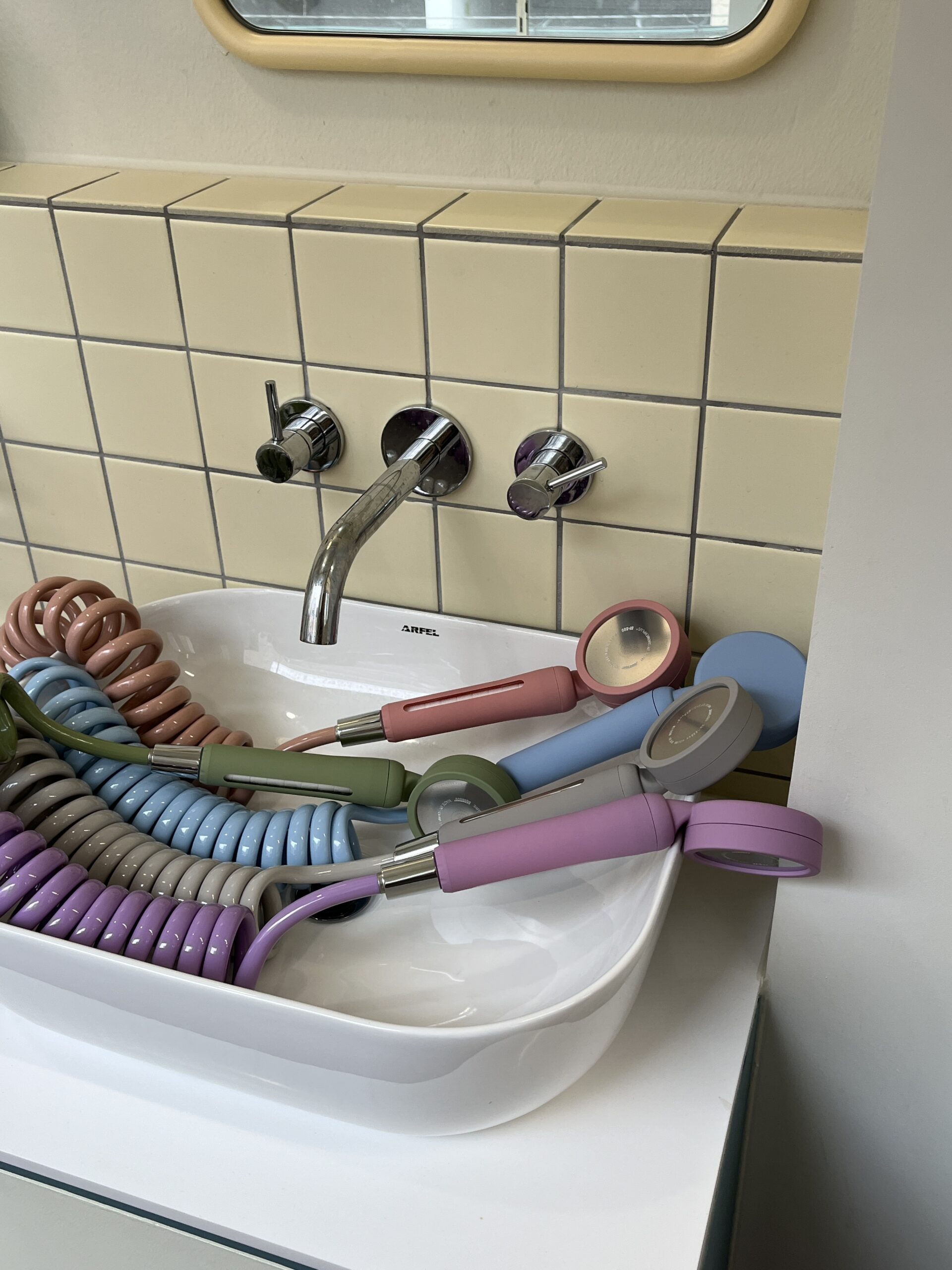 쉽고 편리하게 사용하는 아쿠아듀오 샤워호스, 물때와 꼬임 걱정 끝!