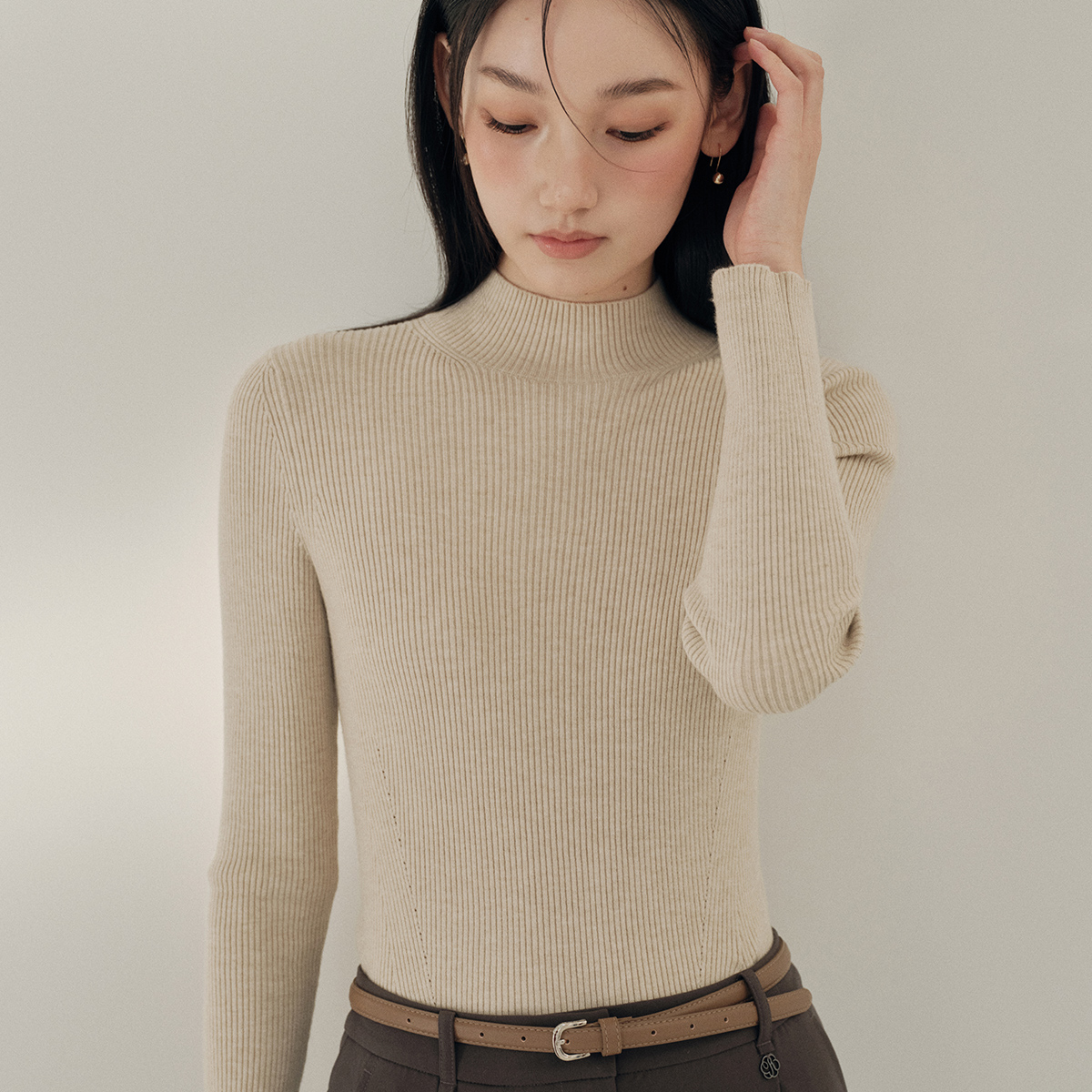 편안하게 입기 좋은 반넥 골지 스웨터, 한번 살펴보세요!