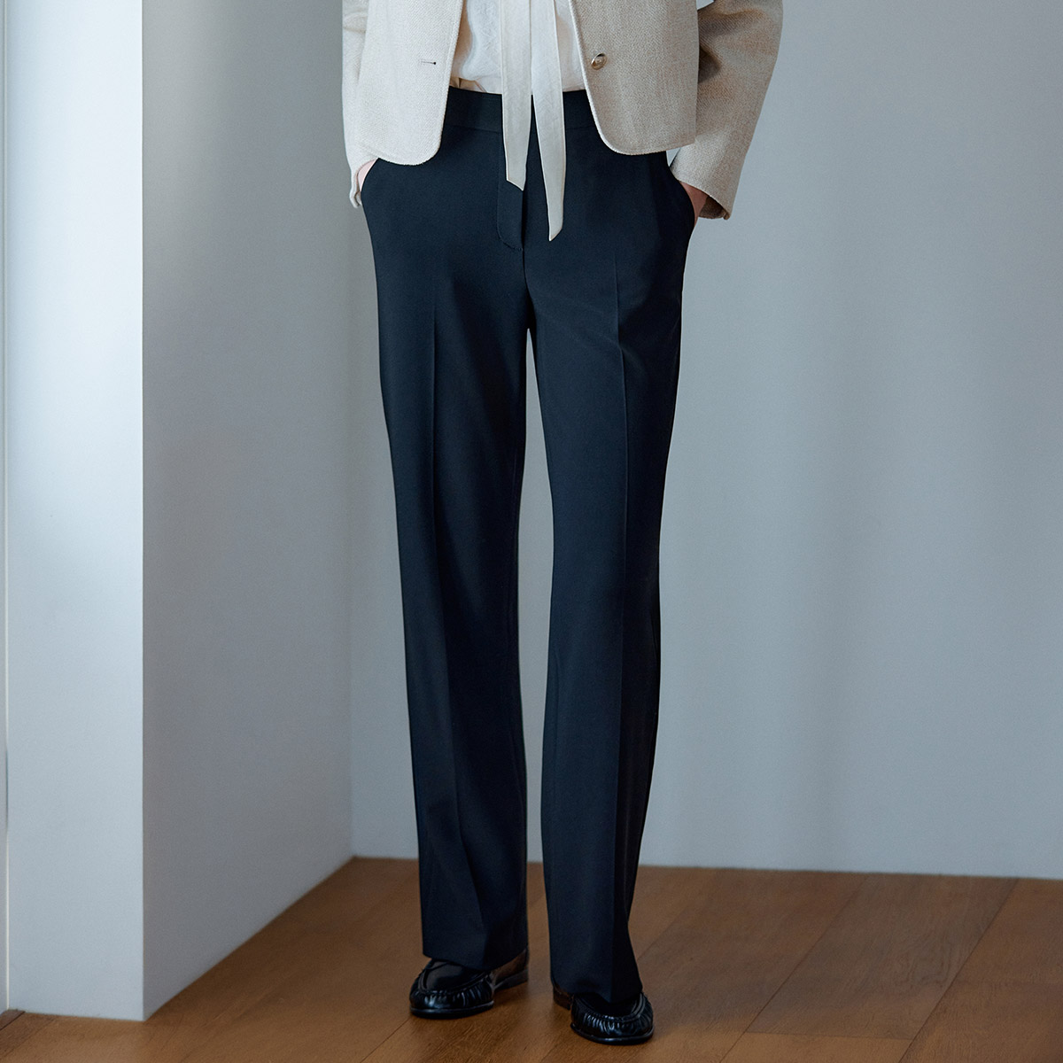 편하게 입기 좋은 슬랙스, 부츠컷과 와이드 스타일로 선택하세요!