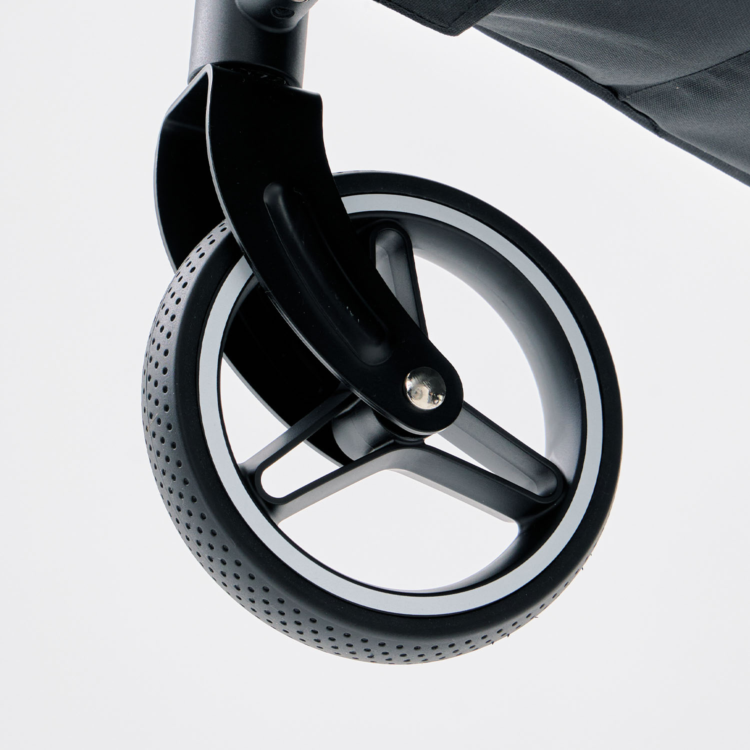 가족과 함께하는 산책, 강아지 유모차로 더 즐겁게!