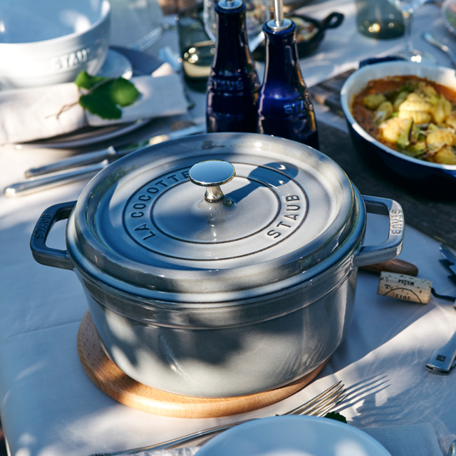 일상에서 딱 맞는 스타우브 원형 냄비, 그레이 22cm로 요리의 즐거움을 더하세요