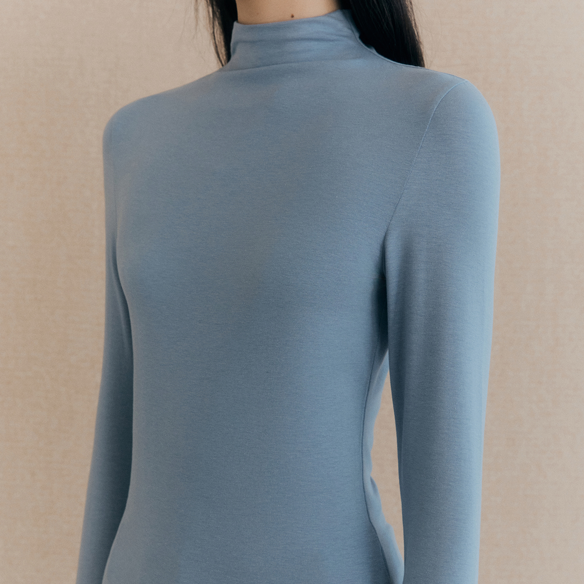 [N배송] 로엠 올데이 텐셀 하이넥 티셔츠 RMLWF4TR11