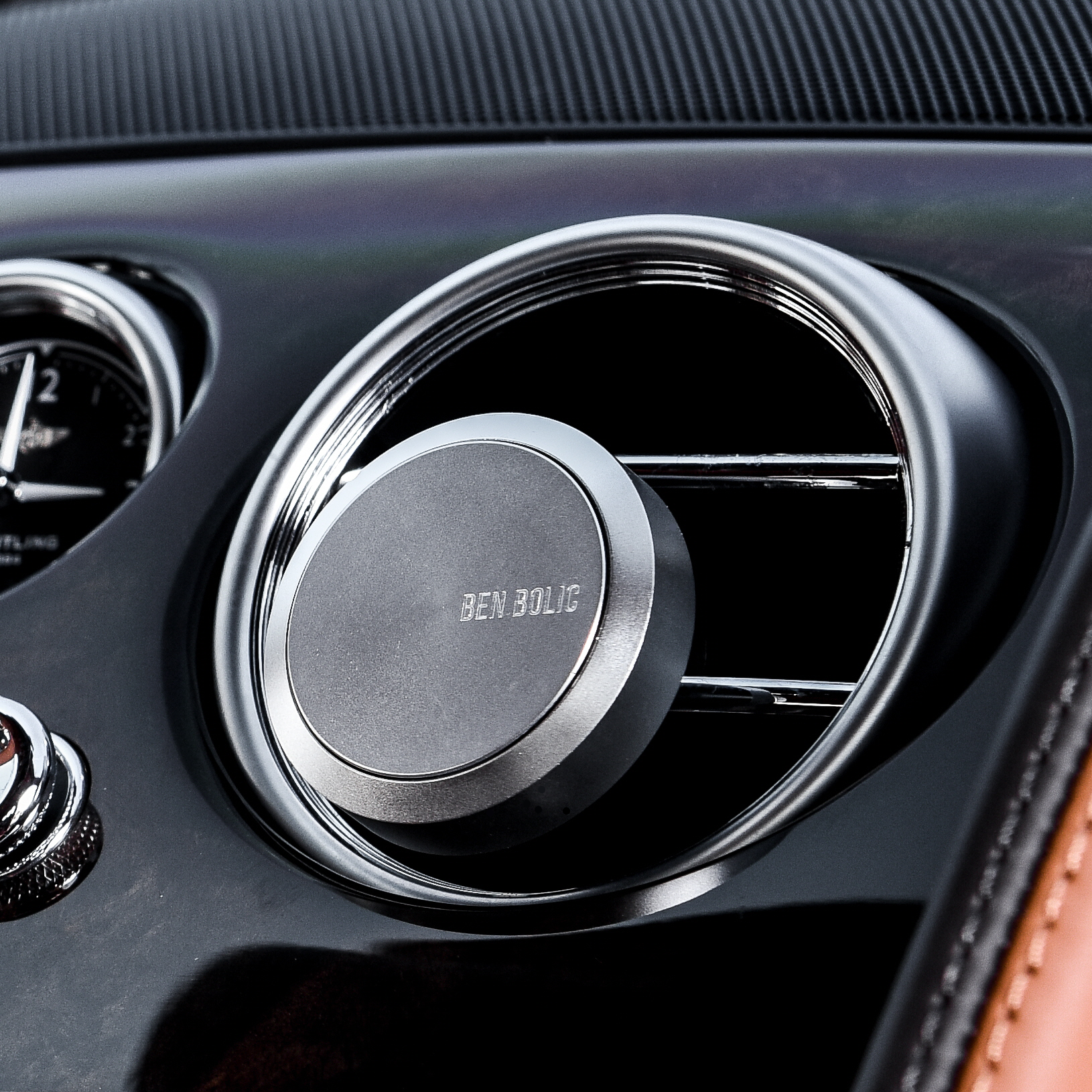 차량 내부를 깔끔하게! 고급 방향제와 차량 석고 추천