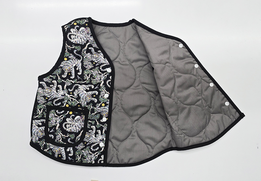 성인용 호작도 자개블랙 패딩 조끼