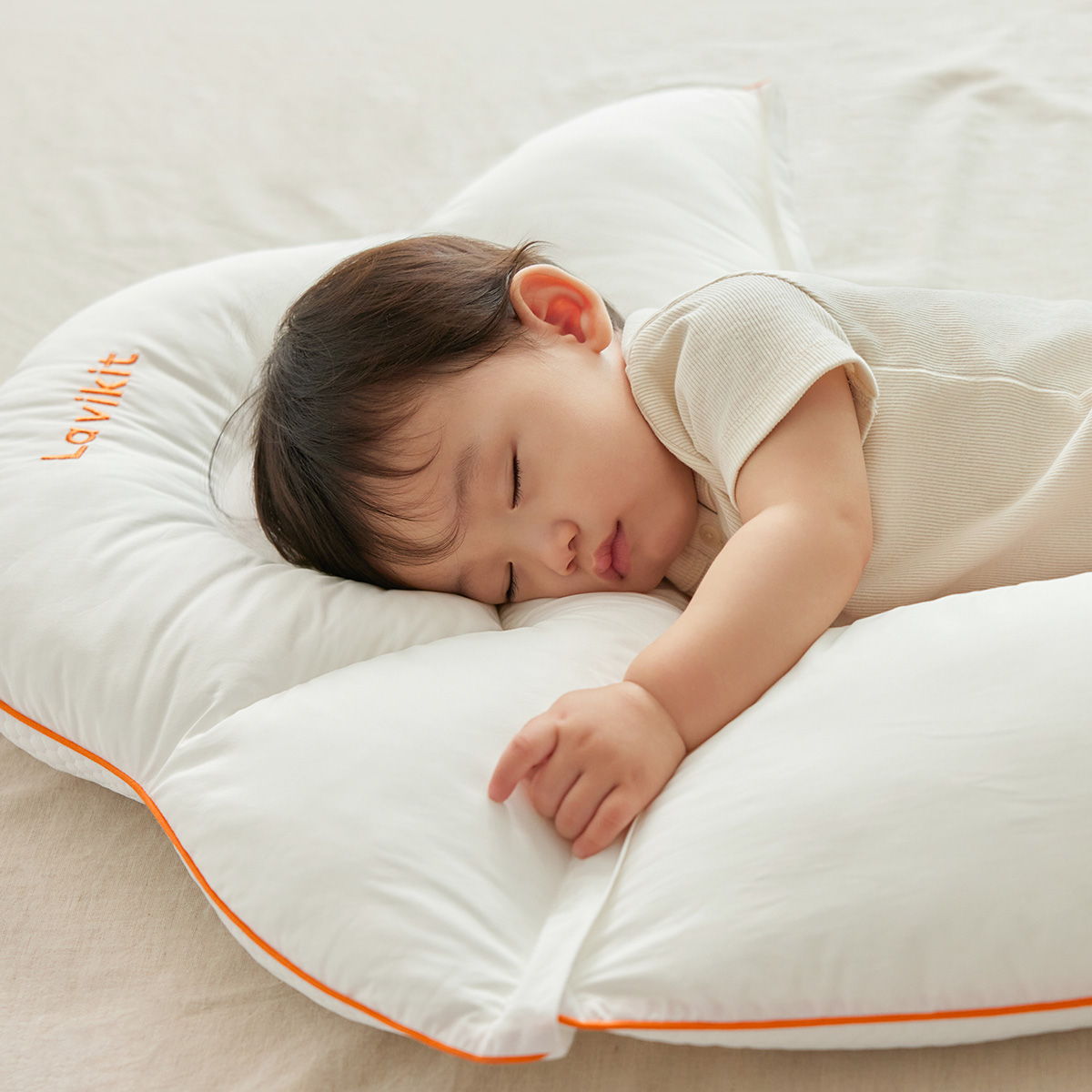 편안한 잠자리를 위한 라비킷 라이너루프트 커들업 옆잠베개 추천!