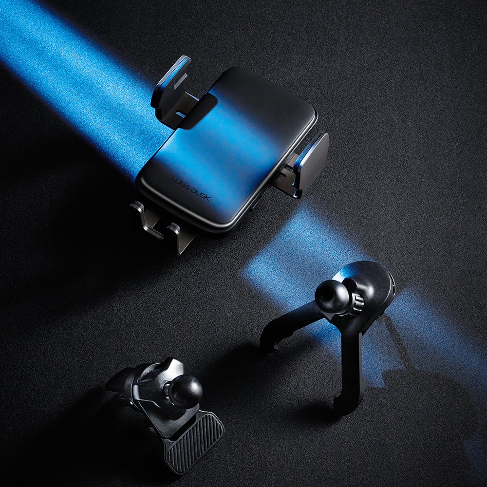 차량에서 편리하게 사용하는 핸드폰 거치대와 무선 충전기 추천