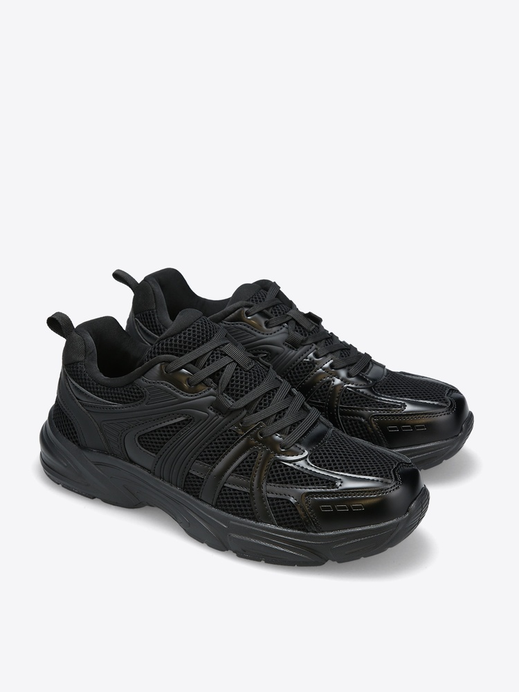 새 학기와 출근길에 딱인 가볍고 미끄럼 방지 러닝화 추천!