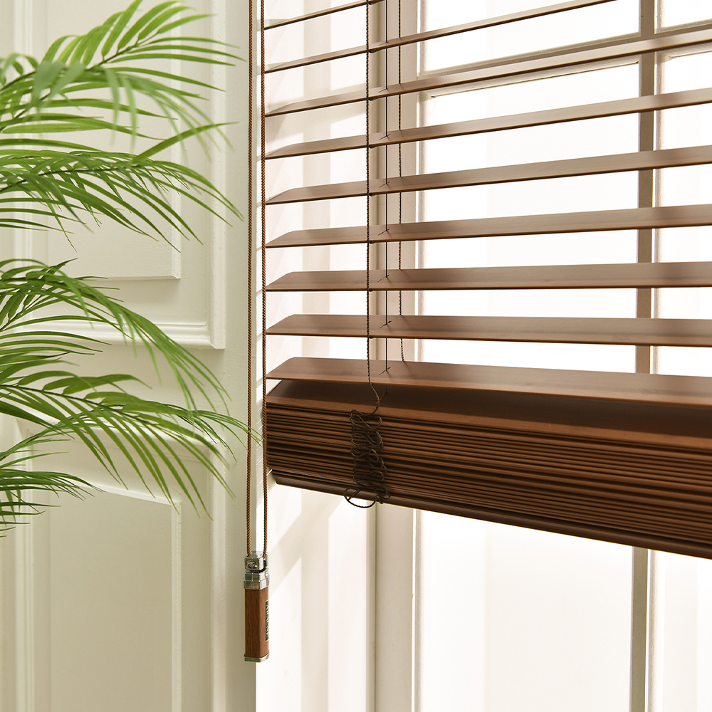 집안 분위기를 따뜻하게 만들어주는 원목 블라인드 추천