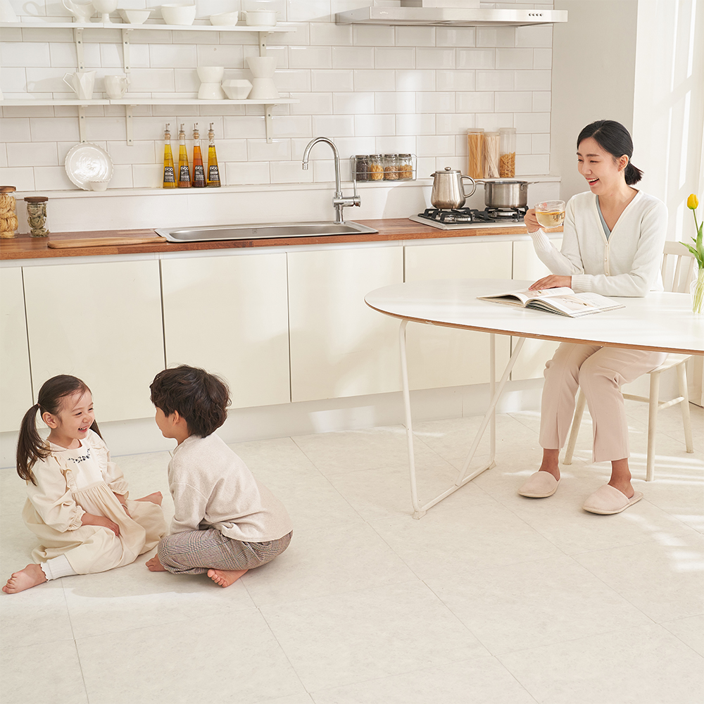 집안에서 아이와 함께 안전하게 사용할 수 있는 층간소음 방지 매트 추천