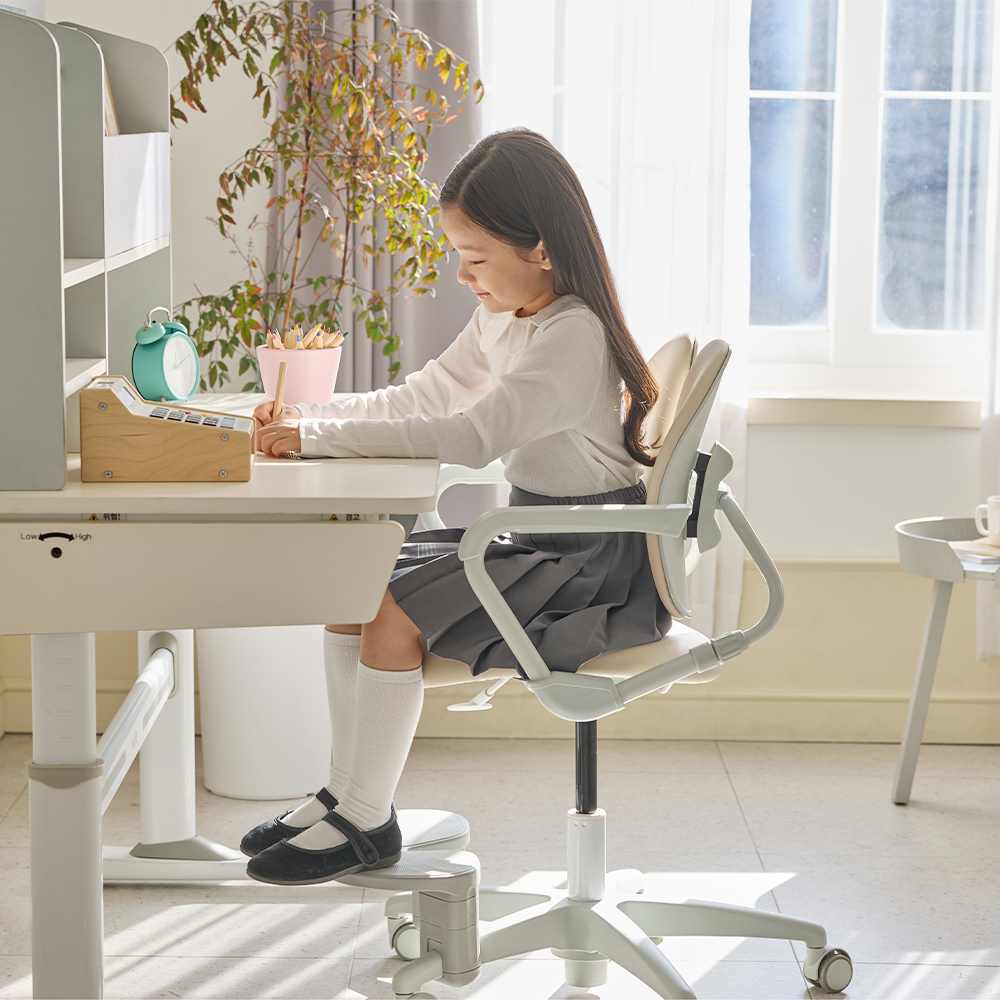 아이들이 좋아하는 안전하고 편안한 어린이 의자, 듀오백 밀키에코 추천해요!