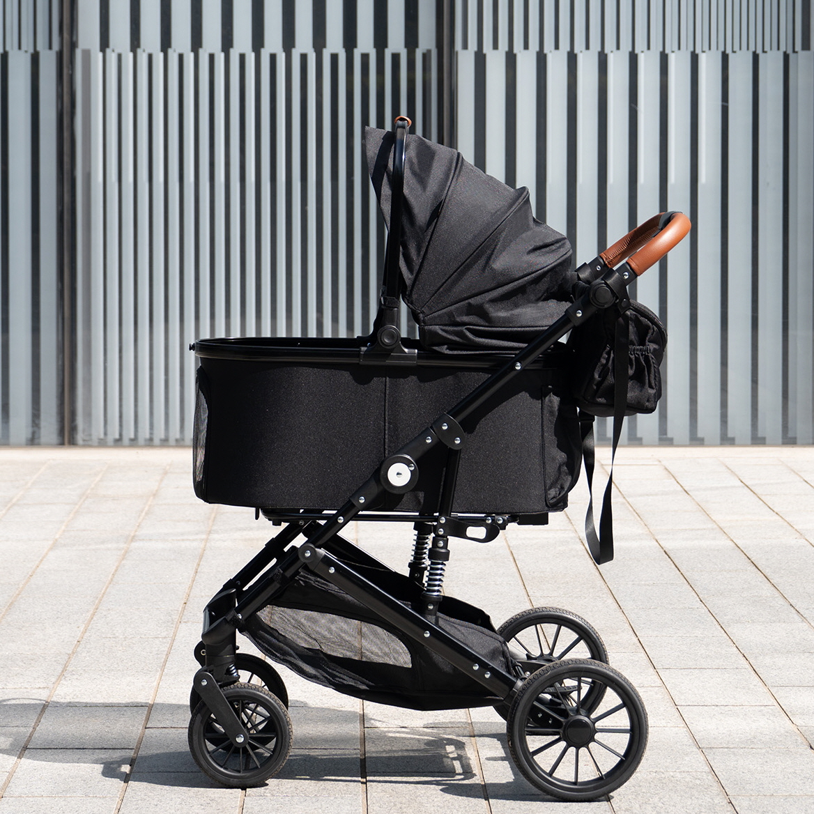 반려견과 고양이 모두 편하게 탈 수 있는 대형 강아지 유모차 추천