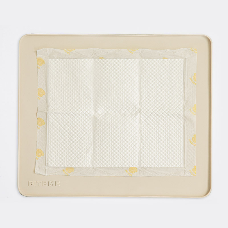 강아지 배변 훈련에 딱! 실리콘 소재의 편리한 배변매트 추천