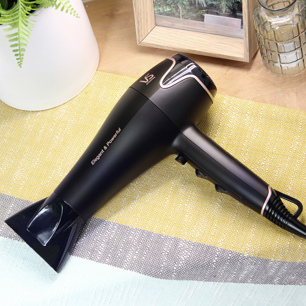 가볍고 강력한 헤어 드라이기, 집에서도 업소용처럼 사용해보세요!
