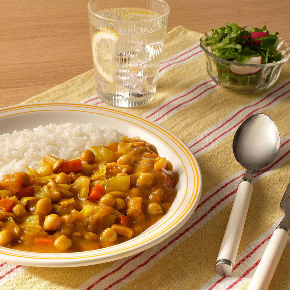 쉽고 맛있게 즐기는 오뚜기 가뿐한끼, 매콤한 닭가슴살 카레와 짜장으로 한 끼 해결!