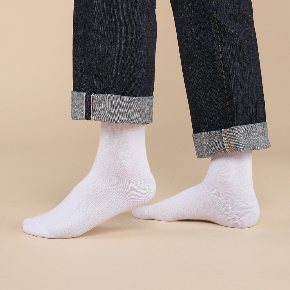 편하게 신고 싶은 남성용 무지 양말, 발 냄새 걱정 끝!