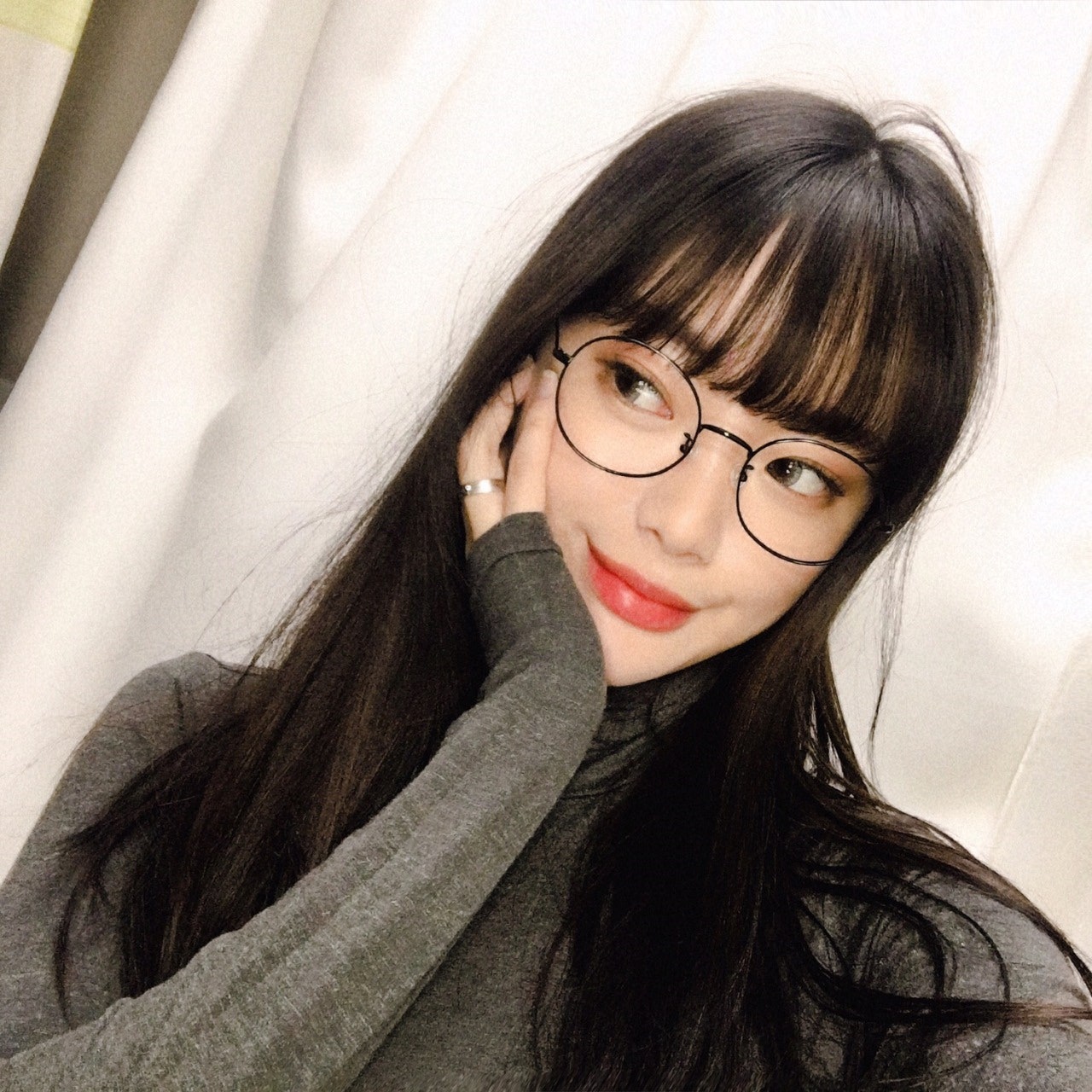 편하게 쓰는 동그란 안경, 블루라이트 차단으로 눈 건강 지키기