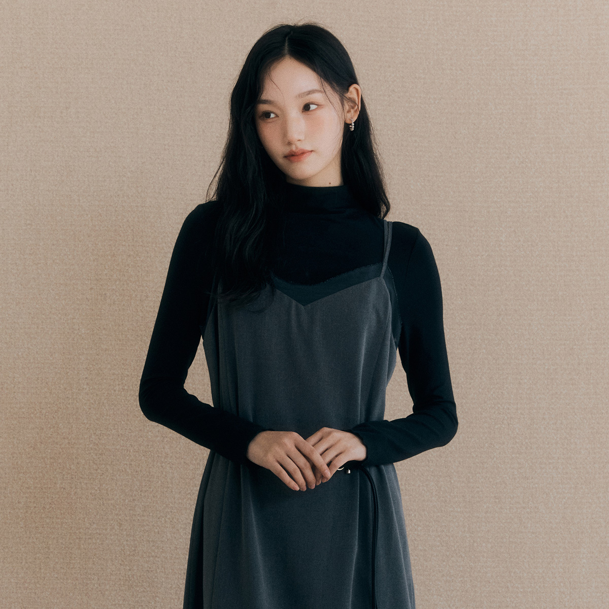 [N배송] 로엠 올데이 텐셀 하이넥 티셔츠 RMLWF4TR11